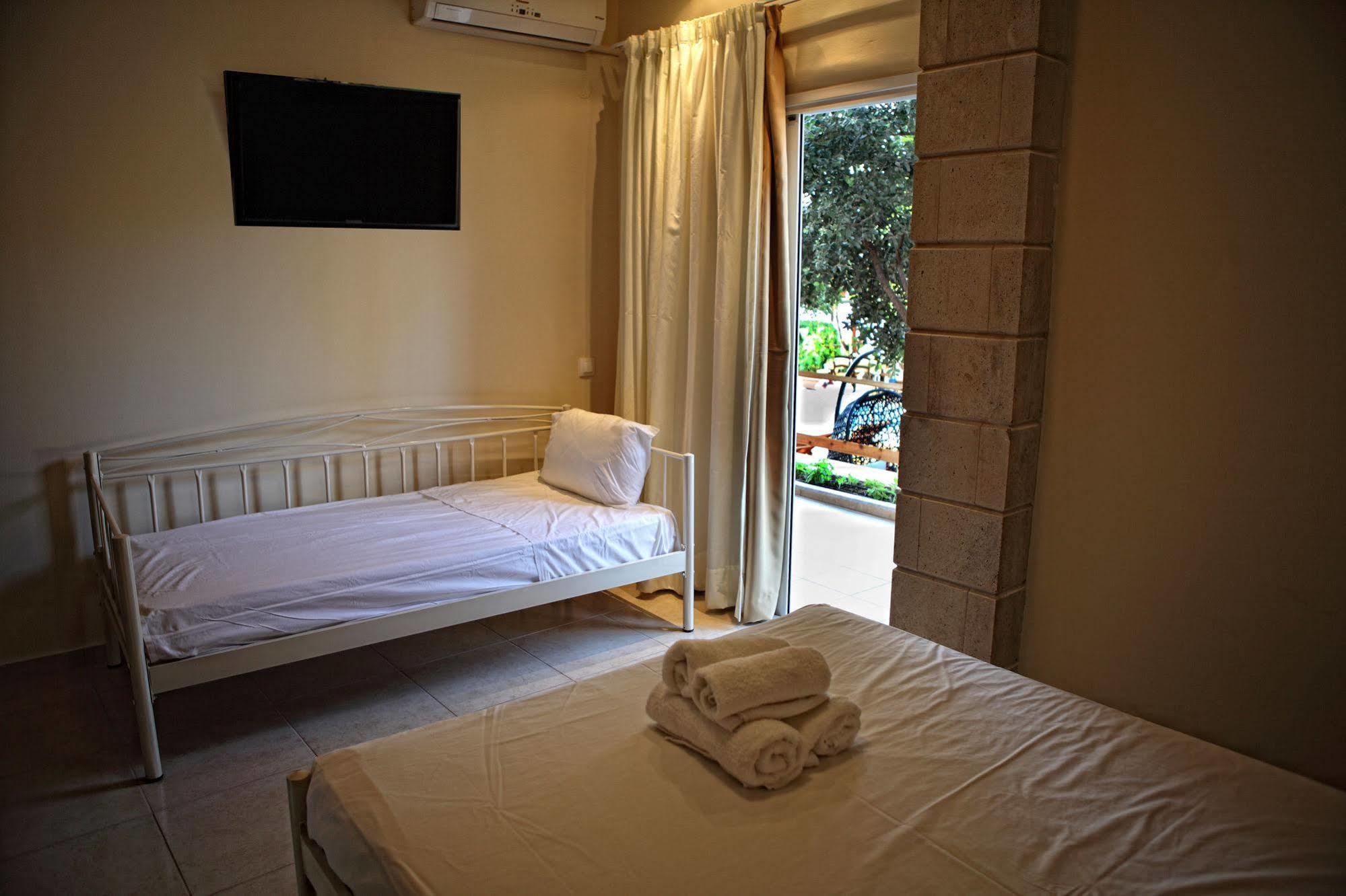 Niriides Beach Hotel レティムノ エクステリア 写真